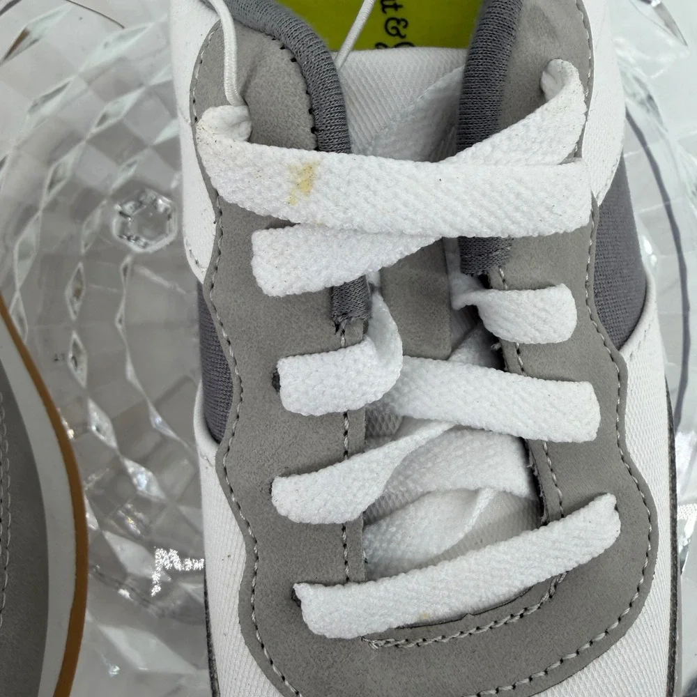 Cat & Jack Brock Kids Size 4 Gray White Athletic Sneakers Shoes New 093 04 0332